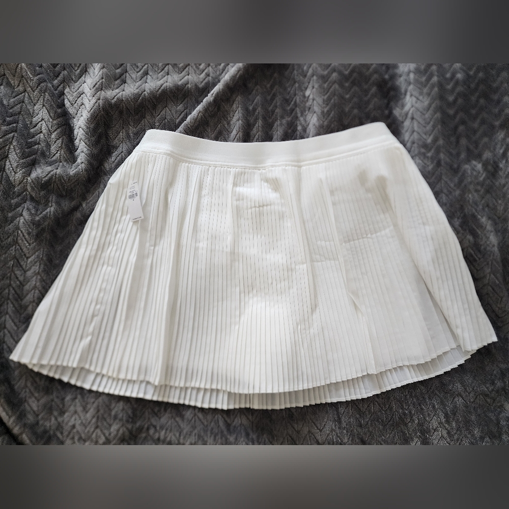 Old Navy Elegant White Pleated Mini Skirt Size XL. NWT